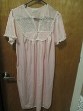 WOMAN'S VINTAGE SECRET ACCENTS PINK SILKY NIGHTGOWN GOWN SHORT SLEEVE