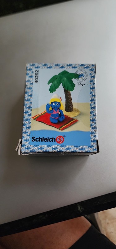 FACTORY SEALED SCHLEICH HOLIDAY BEACH SUPER SMURF SMURFETTE SUNBATHER #40262
