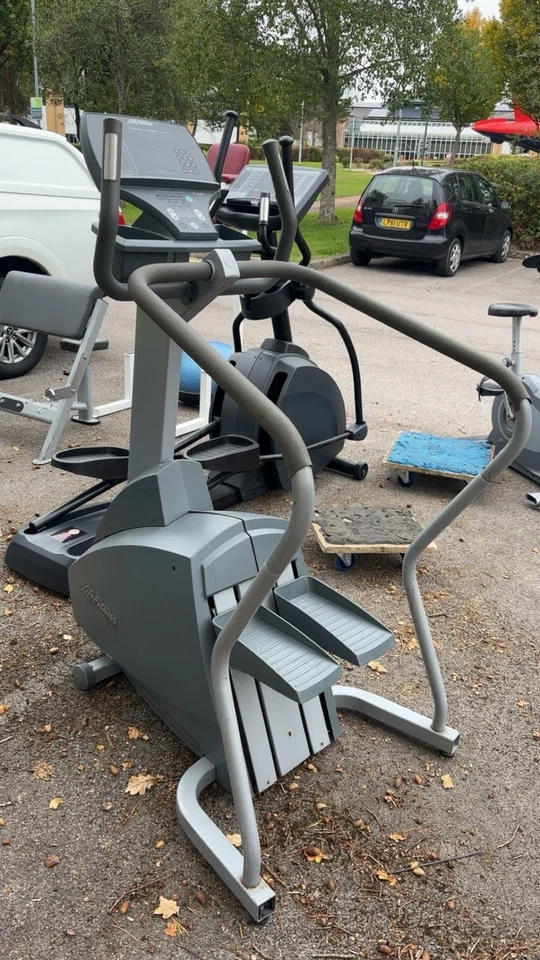 Life Fitness 95Si Commercial Stepper both work fine please see the pictures  - Image 3 of 4