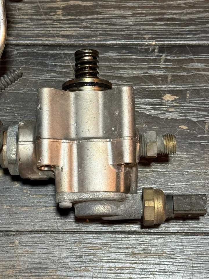 原始设备制造商奥迪 7-11 A6 A8 RS4 S5 4.2L V8 高压燃油泵一对 B7 C6 D3 B8 4L — 第 2/4 张图片