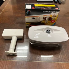 VacuVin Instant Marinater Innovations Vacuum Marinator 10 1/4" 1.25 Liter Cap