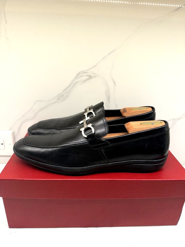 Ferragamo Sabatino Black Leather Shoe 9.5 D Gancini Loafers with box and cover