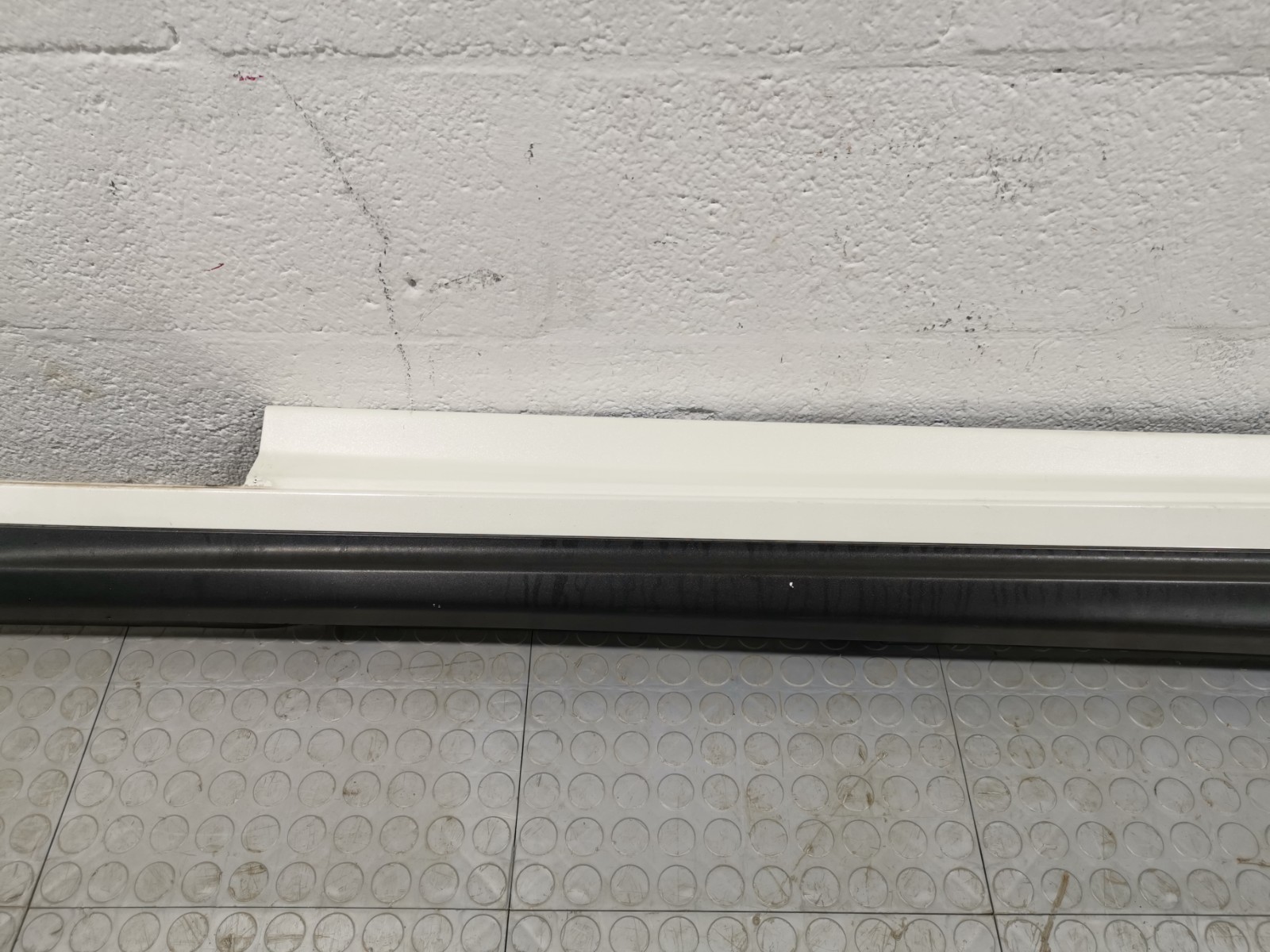 Maserati Ghibli 2018 M156E AWD 3.0 Left Side White Color Rocker Panel Side Skirt