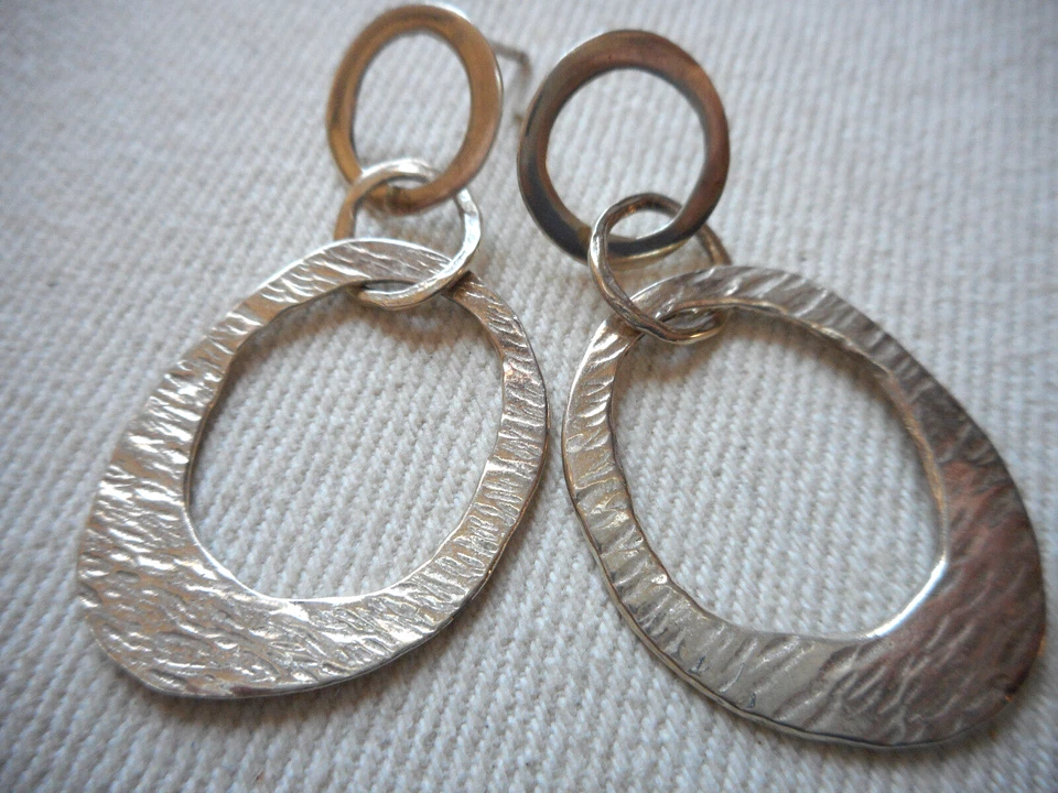Lightly Oxidized Sterling Silpada Israel Textured Circle Earrings P1529  RE3711 - Image 2 of 4