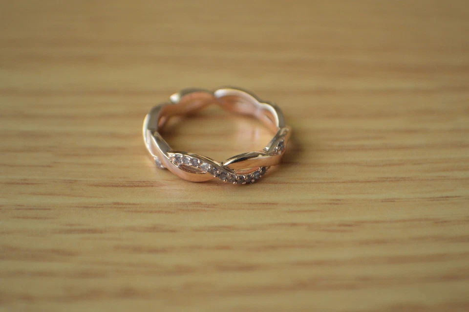 Кольцо с натуральным розовым бриллиантом 0,10 карата 14 карат RG и родием поверх стерлингового серебра размер 6 - Изображение 4 из 4