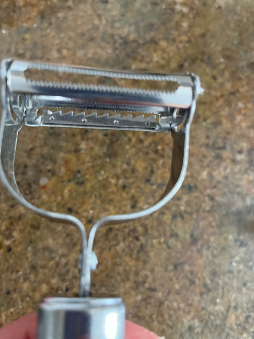 High Quality Stainless Steel Potato Cucumber Carrot Grater Julienne Peeler