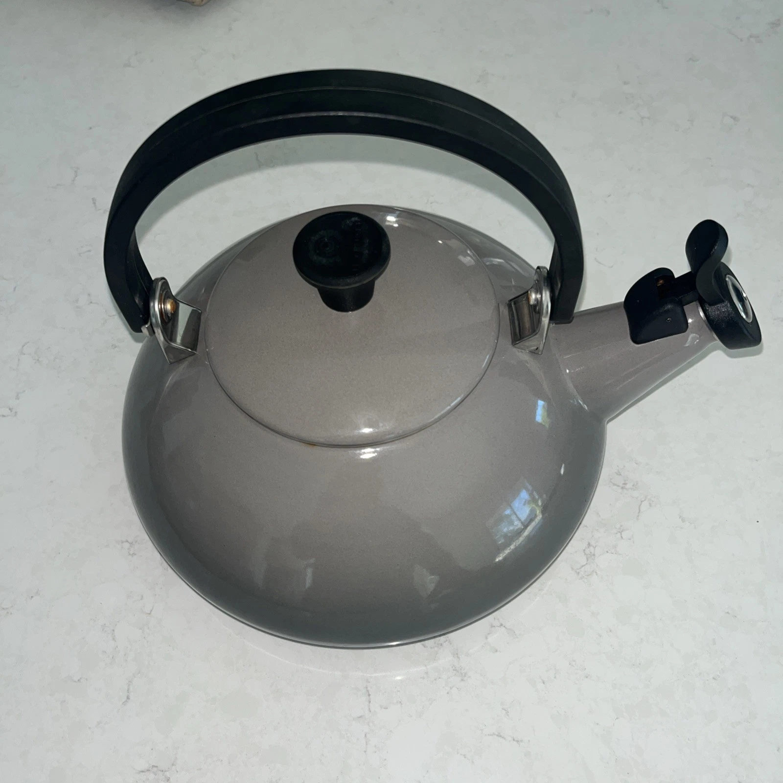 Le Creuset Zen Oyster Whistling Tea Kettle 1.5L Enamel Induction Handle