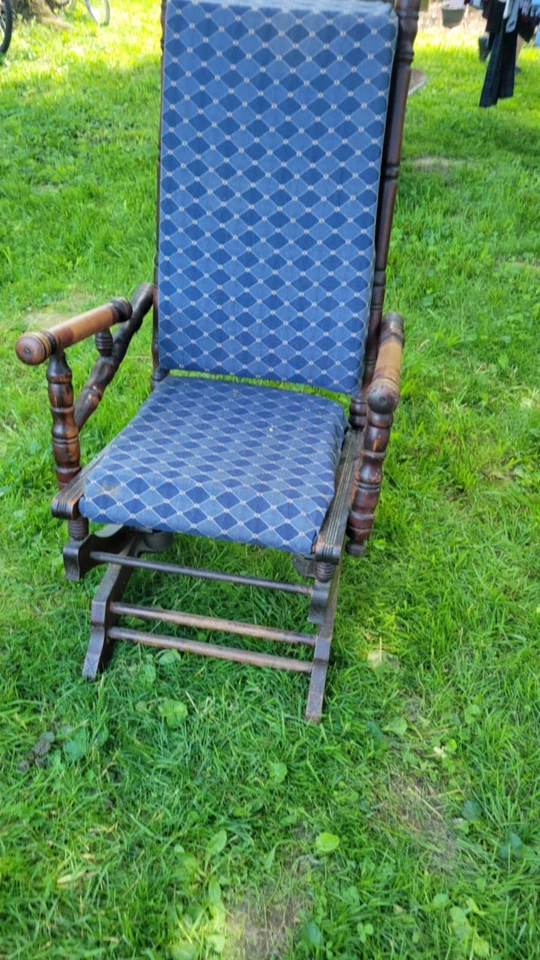 Mecedora antigua Eastlake victoriana con plataforma de nogal azul c. finales de 1800 Foto 2 de 4