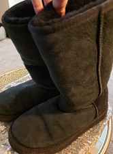 Ugg Australia Classic Black Suede Sheepskin Winter Boots Size 4 US.