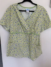 SB Scrubs women's reen floral scrub top size XL excellent condition