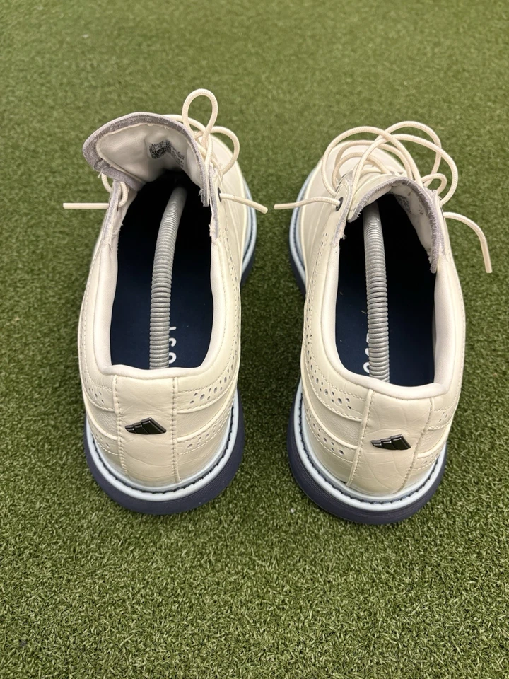 Zapatos de golf Adidas MC80 Oxford sin clavos para hombre (9,5, crema/azul marino) Foto 4 de 4