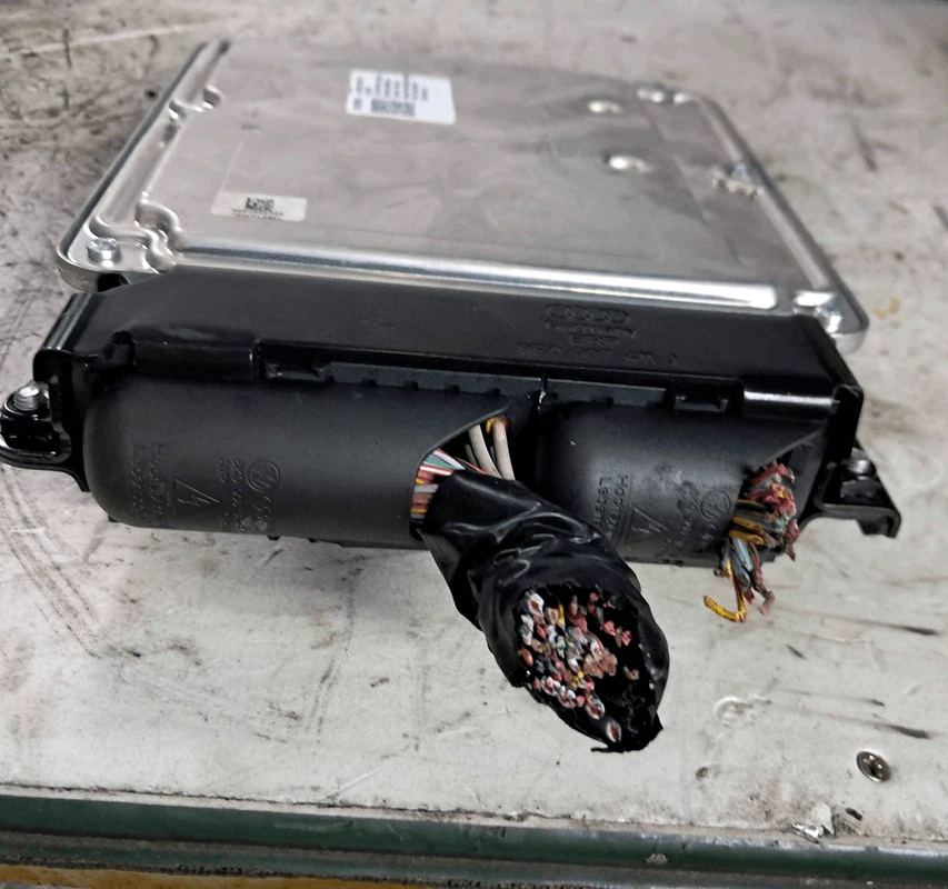 03L906022MJ Centralina iniezione  AUDI A4 (8K) 2.0 TDI FAP (105 Kw) Ber. - Immagine 3 di 4