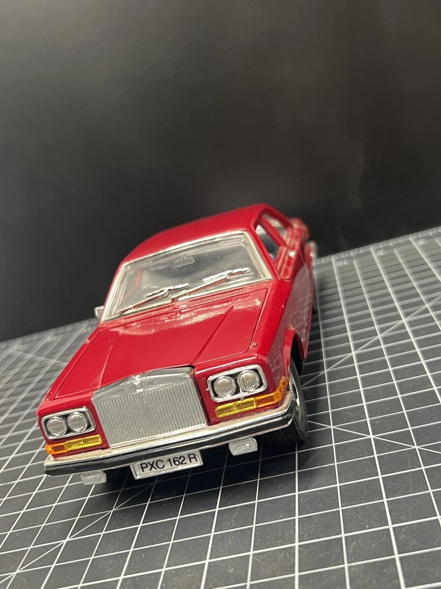 BURAGO DIECAST ROLLS ROYCE CAMARGUE, RED, 1:22 SCALE, NIB