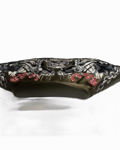 Alexander McQueen De Manta Embroidered Skull Clutch – Rare Collector Piece - Picture 5 of 17