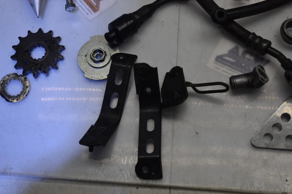 LOTE DE PEÇAS DE MOTOR CD1 PARAFUSOS TAMPA DE MONTAGEM 96 KAWASAKI NINJA ZX9 R ZX ZX9R 900 - Imagem 2 de 4