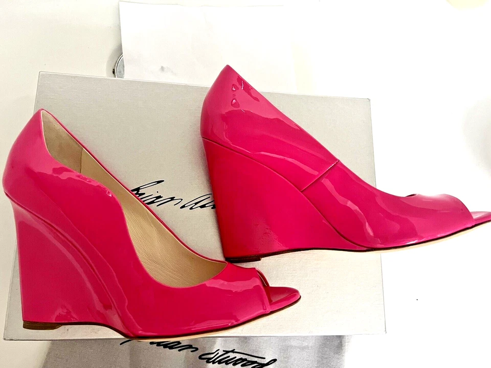 Zapatos de tacón de cuña Brian Atwood 39 8 charol rosa festoneado punta abierta Foto 4 de 4