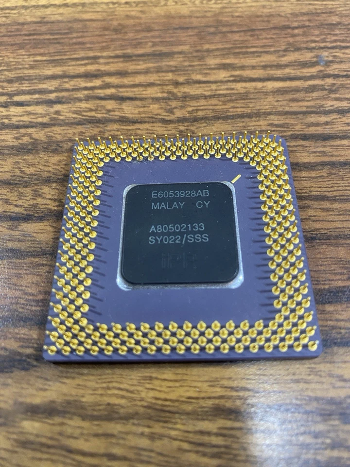 Intel Pentium 133MHz A80502133 CPUs SY022 Ceramic Gold IBM Socket 7 - Image 4 of 4