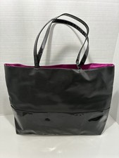 Borsa Calvin Klein in pelle verniciata nera e pelle vegan