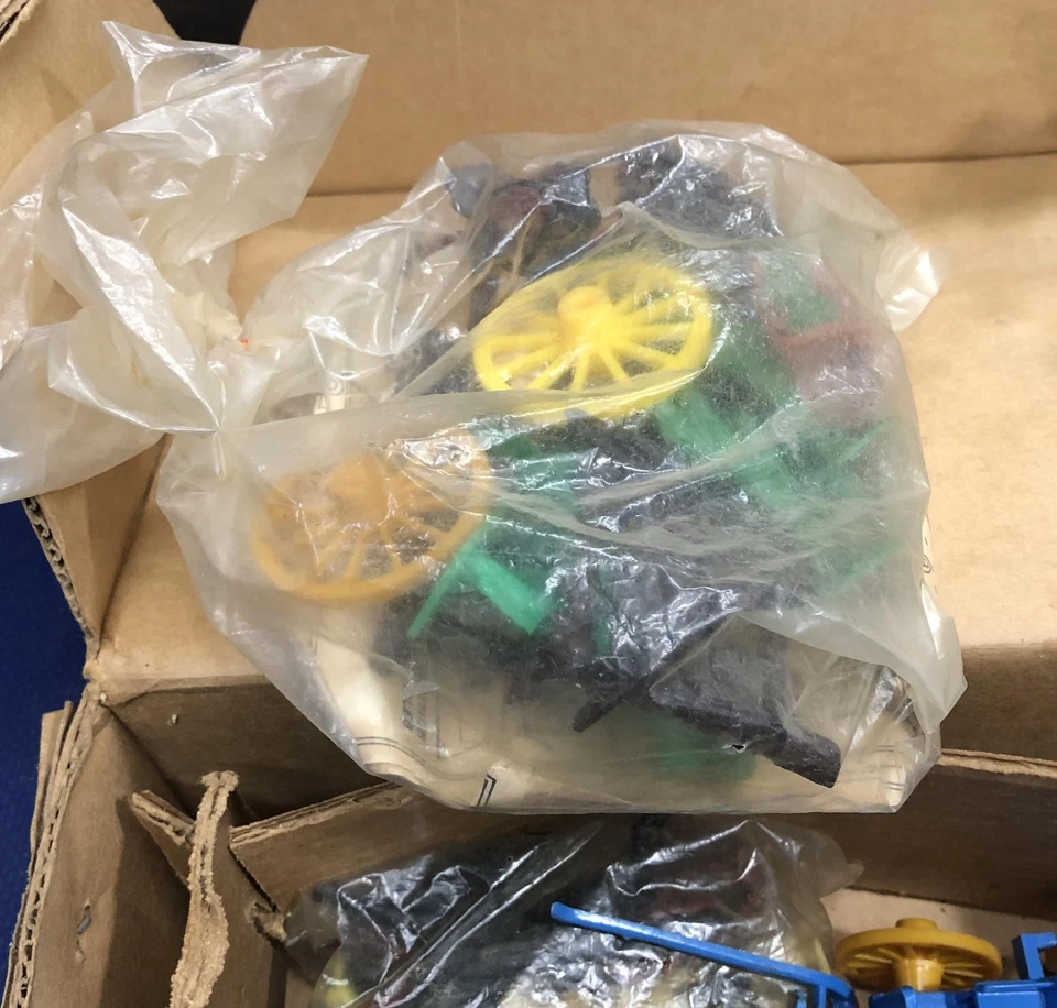 Fort Dearborn Marx Toy Play Set In Box Vintage apache cowboy indian - Image 4 of 4