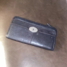 FOSSIL CLUTCH BLACK LEATHER WALLET  *GUC