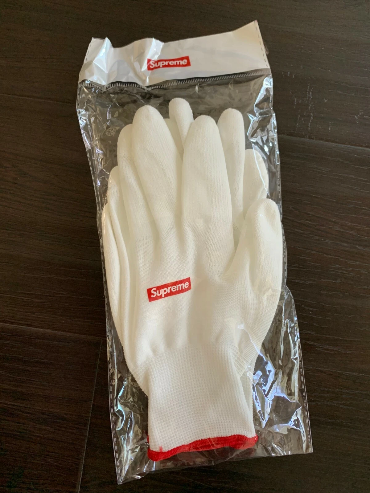 Supreme FW20 Week 1 Gift White Rubberized Glove Pack Verify Tee Box Logo