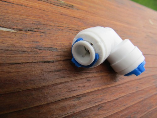 1/4" 90 Degree Elbow for Reverse Osmosis (RO) Water Purification Systems - Picture 5 of 6