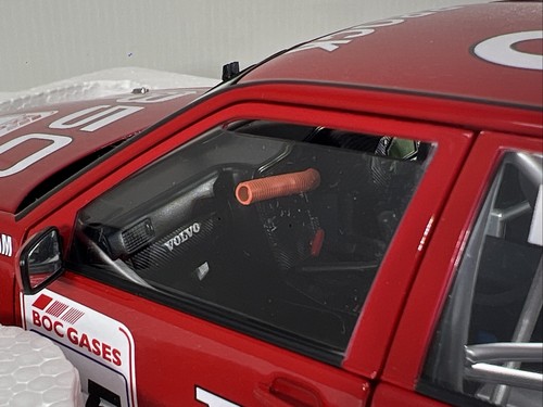 1/18 AUTOart 1996 Volvo 850 Australian Super Touring Champion Peter Brock 89694 - Bild 13 von 20