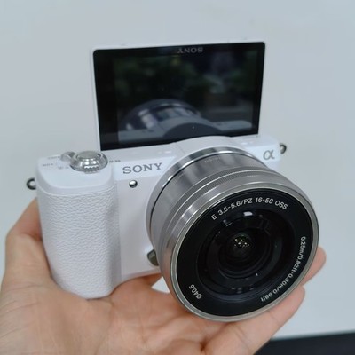 Sony Alpha A5100 Mirrorless Digital Camera 24.3 MP with 16-50mm