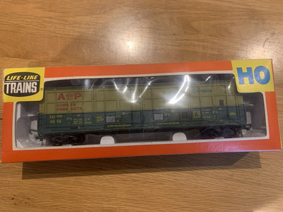 Life-like Trains HO Scale A P Lumber Products Thrall Door Box Car Ref:K21
