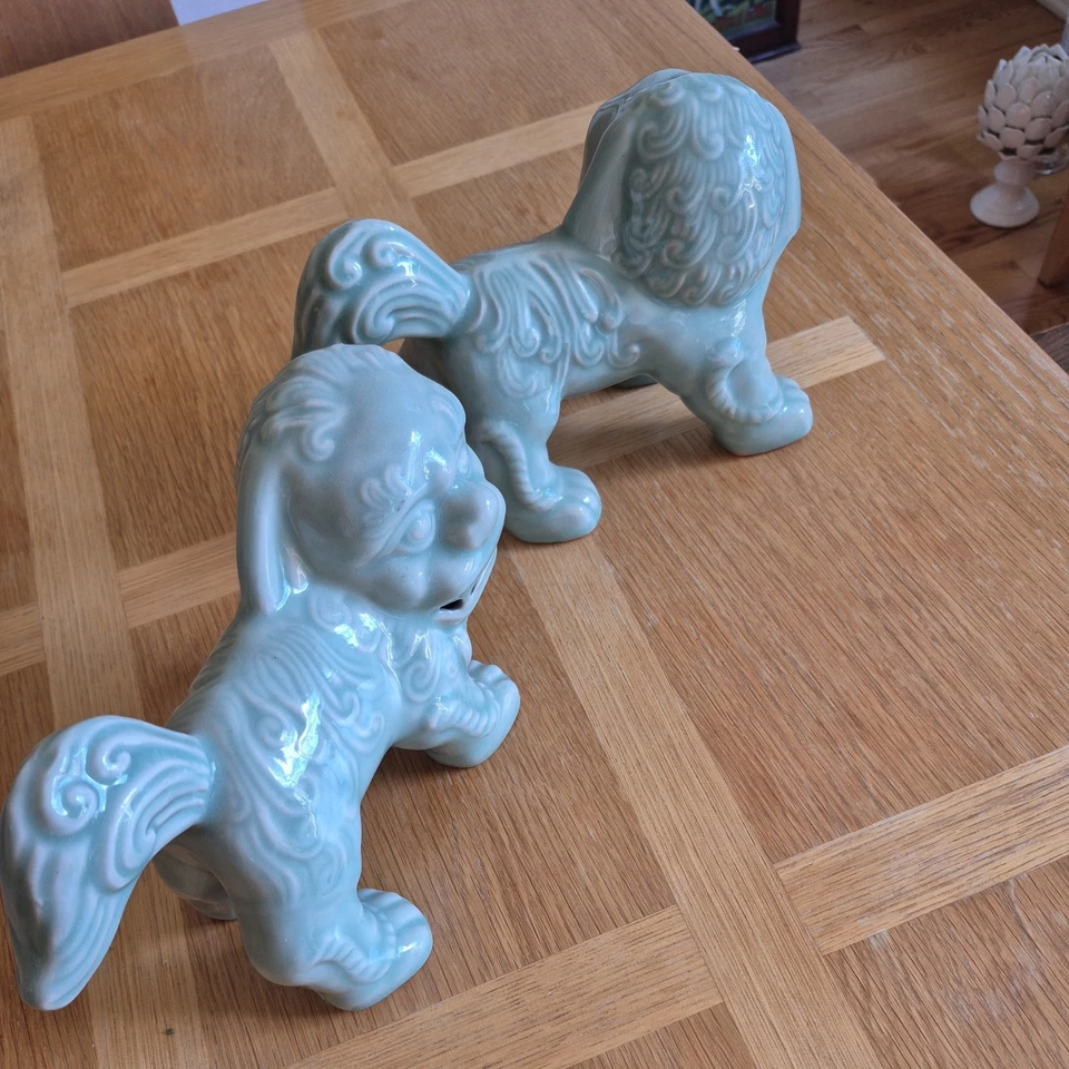 PAIR OF PORCELAIN FOO DOGS LIONS VINTAGE ANTIQUE LIGHT GREEN EXC - Image 2 of 4
