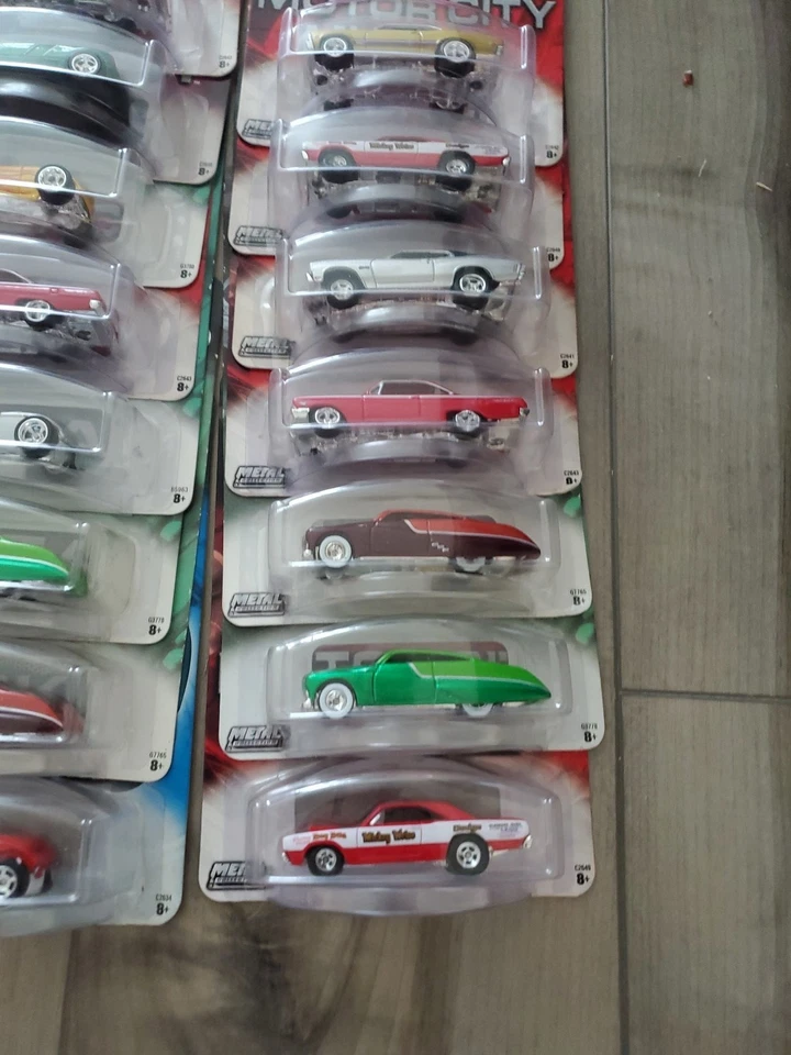 Hot Wheels 100% Preferred Lot of 34 Dart Hummer Celica Viper Apache Chevelle J - Image 2 of 4
