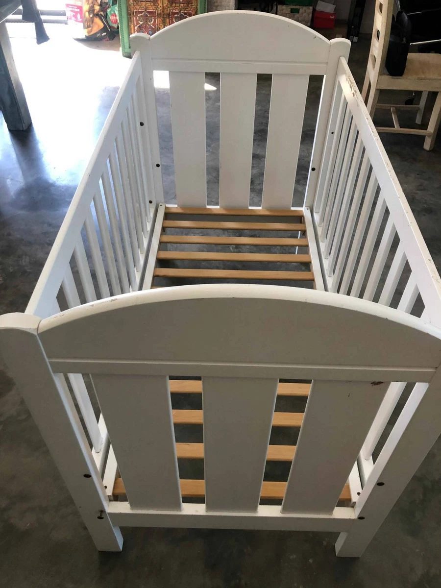 King parrot cot outlet bed