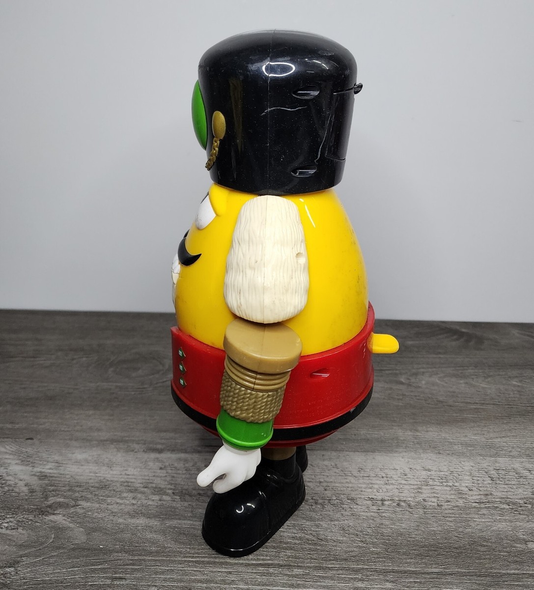M&M Nutcracker Candy Dispenser ディスペンサー Amazon.com: M&M Limited Edition Holiday Dispenser