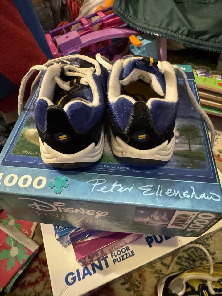 ¡Zapatos de tenis Fubu infantil vintage! Talla 4. Excelente estado usado Foto 3 de 4