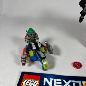 LEGO Nexo Knights 70325 Infernox Captures the Queen 99% Complete Manual
