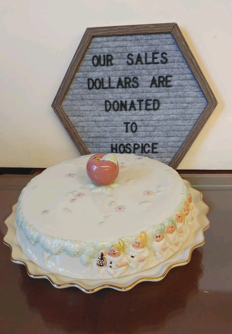 Disney Lenox Fine Ivory China 24k Snow White Seven Dwarfs Pie Keeper 2005 NICE