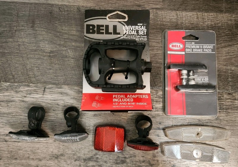 Lot of bicycle part~Bell Universal Pedal Set 1/2-9/16"~Bell V-Brake Pads~Reflect