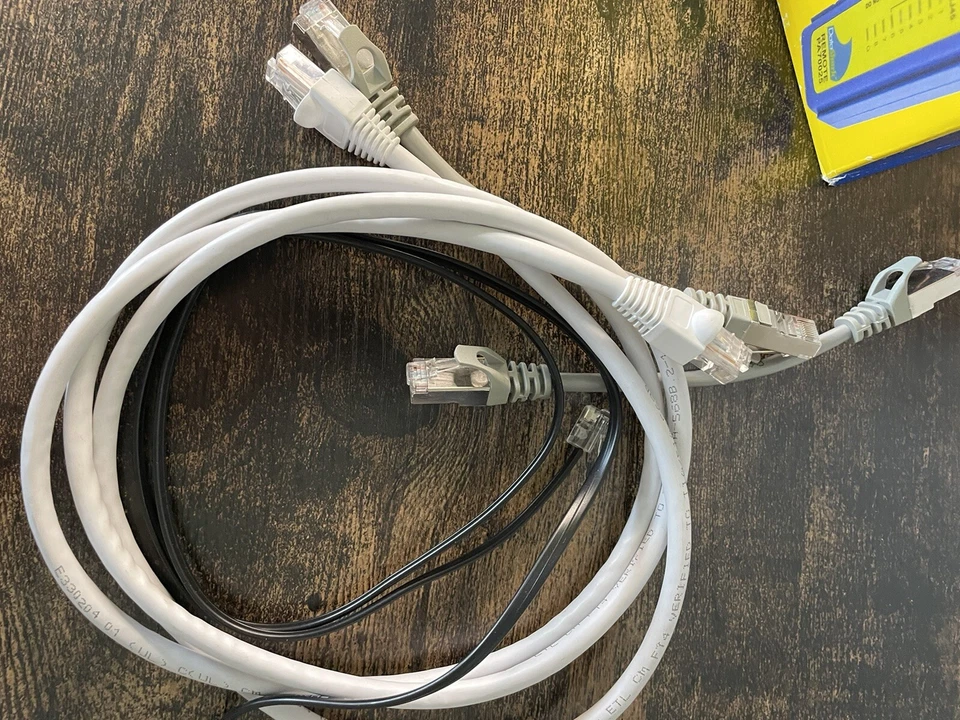 Datashark RJ45 Network Cable Tester with Case and Patch Cords - Image 3 of 4