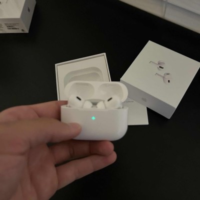 AirPods Pro 2ホワイト Apple AirPods Pro (2nd Generation) with MagSafe Charging Case USB
