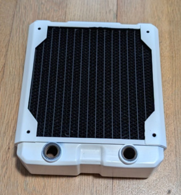 Hardwarelabs - Black Ice Nemesis Radiator GTX 140 - white