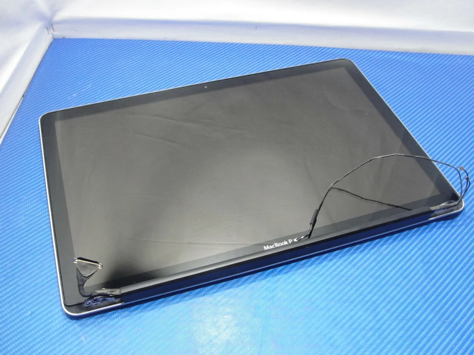 MacBook Pro A1286 Early 2010 MC371LL/A 15" Glossy LCD Screen Assembly 661-5483 - Image 2 of 4