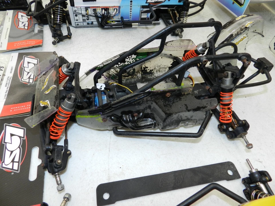 Losi Mini Sprint Slider Oval Dirt Radio Controlled Car LOT FOR PARTS OR REPAIR - Image 3 of 4