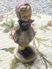 EUC 5.5” Hummel Goebel W. Germany #258 “Which Hand” 1963