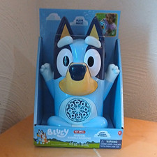 Bluey No-Spill Musical Bubble Machine Plays Music w/ 4 fl oz 118 mL Solution