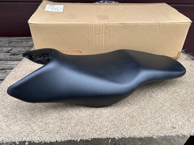 HONDA  CB900  CB 900 HORNET  2002-2007  DUAL BENCH  SEAT NEW OLD STOCK 77200-MCZ