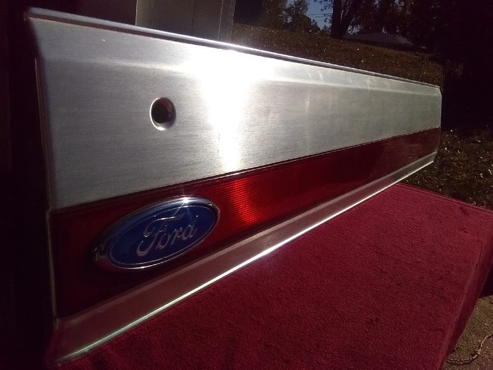 Ford Bronco aluminum tailgate panel red reflector nice condition 1987-1996 - Image 2 of 4