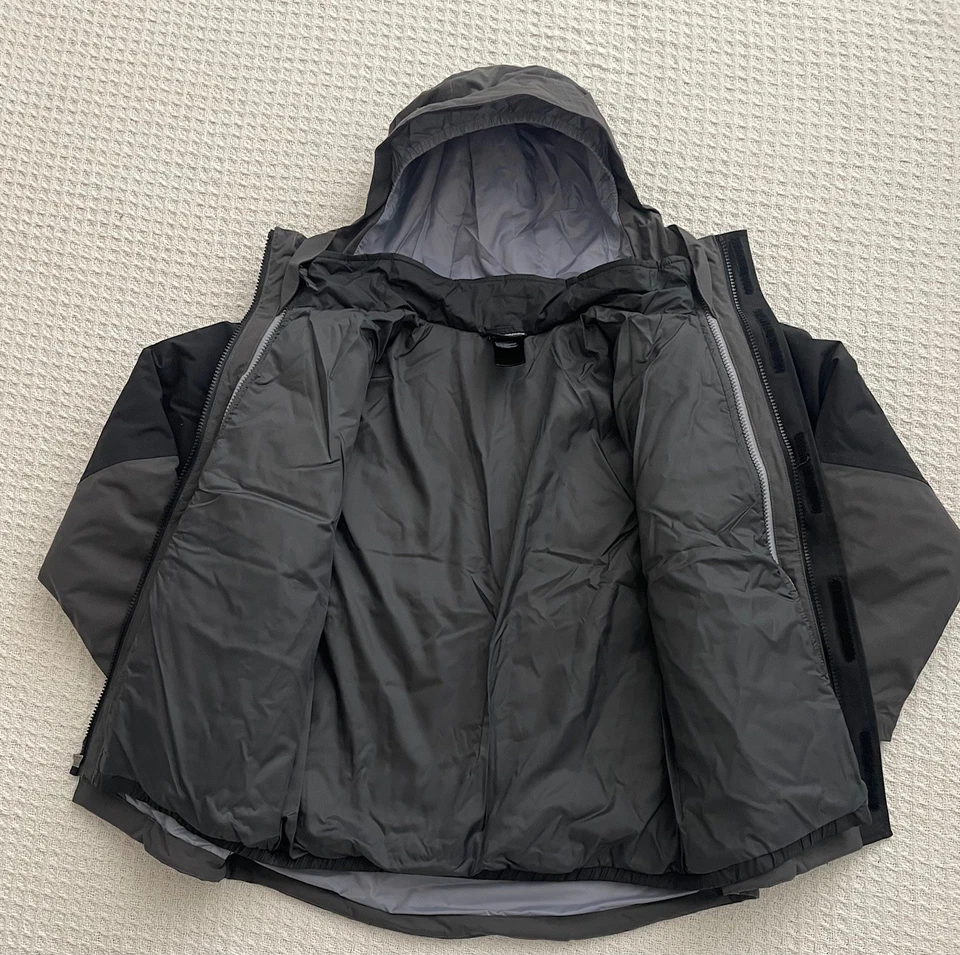 The North Face Boy's Waterproof Boundary Triclimate Winter Jacket -Black/grey -M - Image 2 of 4