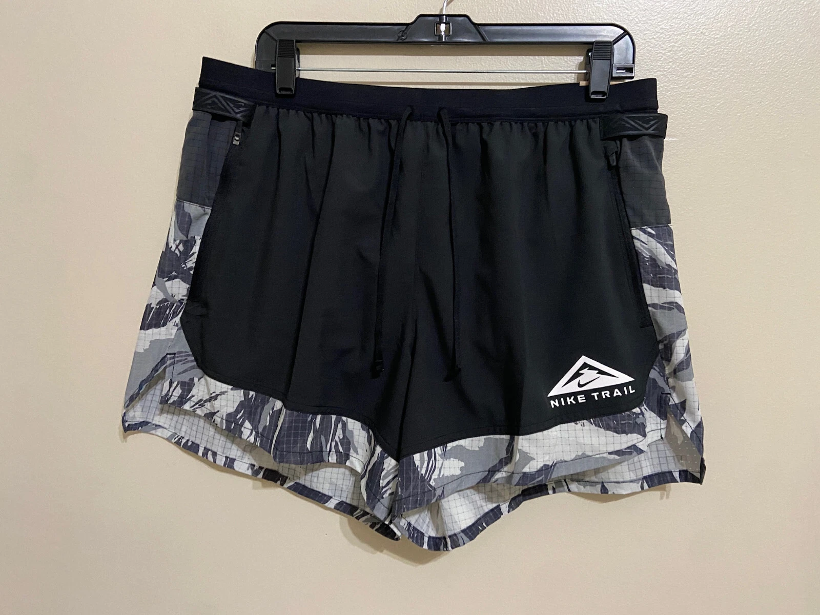 Men's Nike Trail Running Lined Athletic 5" Shorts Black DM4652-010 Size XL NEW
Opens in a new window