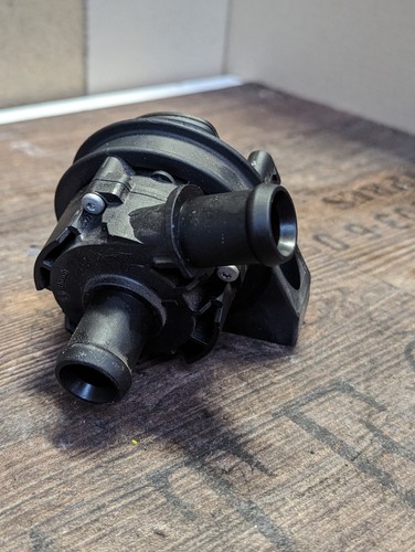 Wasserpumpe Zusatzwasserpumpe Vw Golf 7 5G0965561