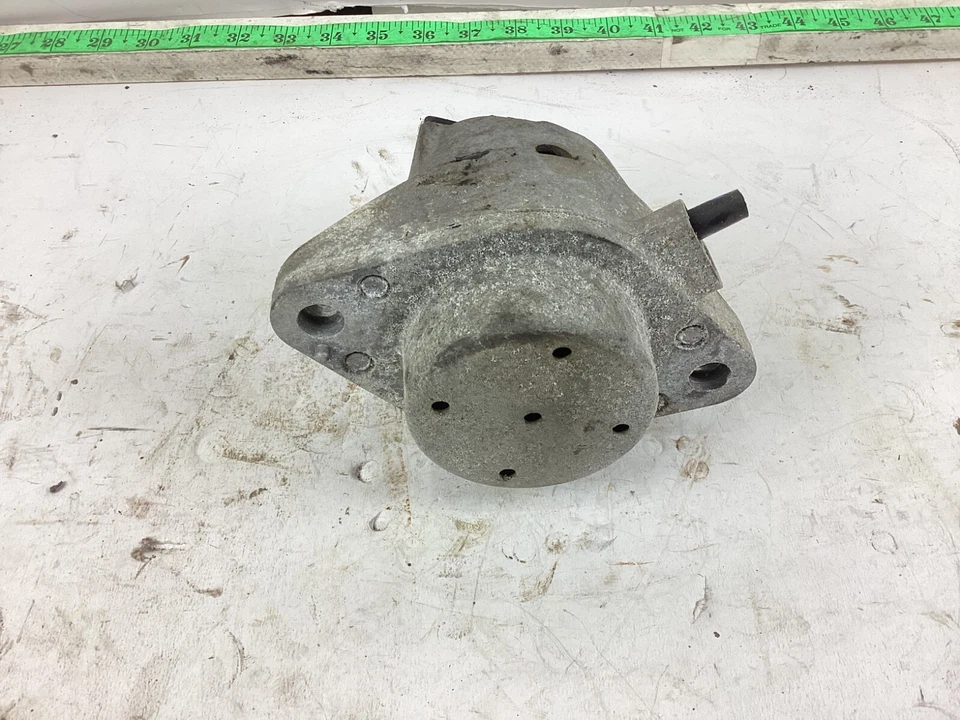 2013-2019 Cadillac ATS Front Engine Motor Mount 22965574 OEM. - Image 4 of 4